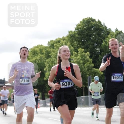 29.06.2025 - hella hamburg halbmarathon Jannik Wohlers http://msf.ph/oto/8151987 29.06.2025 10:15:01 Lombardsbrücke 1440, 1524, 2110, 2720, 3417, 3650, 5069, 5271, 5739, 5986, 7452, 7809, 7810, 8256, 9307, 9423, 9847, 9997, 10775, 10858, 12457, 12521, 12524, 13197, 13453, 13500, 15150, 15740, 16040, 16041, 16938, 17949, 18203, 18252, 18769, 18800, 18939, 19027 meine-sportfotos.de
