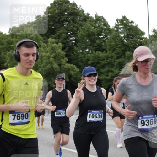 29.06.2025 - hella hamburg halbmarathon Jannik Wohlers http://msf.ph/oto/8151989 29.06.2025 10:51:58 Lombardsbrücke 2528, 3645, 4436, 4815, 5262, 6386, 6403, 6404, 6406, 6671, 6985, 7690, 7691, 7735, 7812, 8194, 8196, 9103, 9368, 9731, 10080, 10296, 10342, 10634, 10884, 11084, 11126, 11127, 11297, 11736, 11899, 11974, 12089, 12247, 12525, 12546, 12558, 13094, 13207, 13208, 13538, 13677, 14215, 14235, 14893, 15205, 16262, 16492, 16752, 16973, 17326, 17327, 18115, 18221, 18633, 18668, 18756, 18817 meine-sportfotos.de