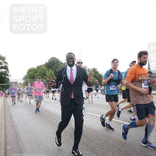 29.06.2025 - hella hamburg halbmarathon Jannik Wohlers http://msf.ph/oto/8151991 29.06.2025 10:37:52 Lombardsbrücke 1196, 1394, 1457, 1596, 1742, 1791, 1901, 1966, 2113, 2498, 2786, 3010, 3094, 3095, 3242, 3286, 3338, 3635, 3636, 3716, 3777, 4159, 4414, 4883, 5300, 5713, 5735, 6199, 6200, 6751, 6930, 7118, 7165, 7552, 7868, 7914, 8539, 8615, 8696, 8718, 9350, 9391, 9424, 9699, 10584, 11728, 11812, 12116, 12573, 12675, 12677, 12892, 13103, 13442, 13833, 14016, 14163, 14406, 15101, 15355, 15417, 15562, 16061, 16465, 16658, 16876, 16942, 17053, 18592 meine-sportfotos.de