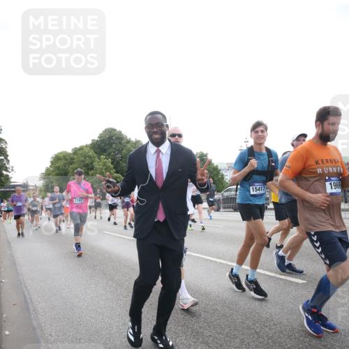29.06.2025 - hella hamburg halbmarathon Jannik Wohlers http://msf.ph/oto/8151997 29.06.2025 10:37:52 Lombardsbrücke 1196, 1394, 1457, 1596, 1742, 1791, 1901, 1966, 2113, 2498, 2786, 3010, 3094, 3095, 3242, 3286, 3338, 3635, 3636, 3716, 3777, 4159, 4414, 4883, 5300, 5713, 5735, 6199, 6200, 6751, 6930, 7118, 7165, 7552, 7868, 7914, 8539, 8615, 8696, 8718, 9350, 9391, 9424, 9699, 10584, 11728, 11812, 12116, 12573, 12675, 12677, 12892, 13103, 13442, 13833, 14016, 14163, 14406, 15101, 15355, 15417, 15562, 16061, 16465, 16658, 16876, 16942, 17053, 18592 meine-sportfotos.de