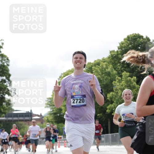 29.06.2025 - hella hamburg halbmarathon Jannik Wohlers http://msf.ph/oto/8152001 29.06.2025 10:15:02 Lombardsbrücke 1440, 1524, 2110, 2720, 3417, 3650, 5069, 5271, 5739, 5986, 7452, 7809, 7810, 8256, 9307, 9423, 9657, 9847, 9997, 10775, 10858, 12457, 12521, 12524, 13197, 13453, 13500, 14413, 15150, 15740, 16040, 16041, 16938, 17949, 18203, 18252, 18769, 18800, 18939, 19027 meine-sportfotos.de
