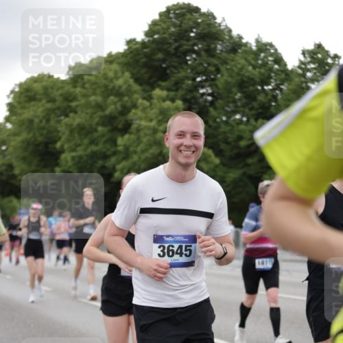 29.06.2025 - hella hamburg halbmarathon Jannik Wohlers http://msf.ph/oto/8152002 29.06.2025 10:51:59 Lombardsbrücke 2420, 2528, 3645, 4436, 4815, 5262, 5360, 6386, 6403, 6404, 6406, 6671, 7690, 7691, 7735, 7812, 8194, 8196, 9103, 9368, 9731, 10080, 10296, 10342, 10392, 10634, 10884, 11084, 11126, 11127, 11297, 11736, 11899, 11974, 12089, 12247, 12525, 12546, 12558, 13094, 13207, 13208, 13538, 13677, 14215, 14893, 15205, 16262, 16492, 16752, 16973, 17326, 17327, 18115, 18633, 18668, 18756, 18817 meine-sportfotos.de