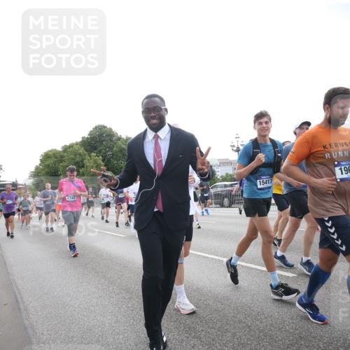 29.06.2025 - hella hamburg halbmarathon Jannik Wohlers http://msf.ph/oto/8152003 29.06.2025 10:37:52 Lombardsbrücke 1196, 1394, 1457, 1596, 1742, 1791, 1901, 1966, 2113, 2498, 2786, 3010, 3094, 3095, 3242, 3286, 3338, 3635, 3636, 3716, 3777, 4159, 4414, 4883, 5300, 5713, 5735, 6199, 6200, 6751, 6930, 7118, 7165, 7552, 7868, 7914, 8539, 8615, 8696, 8718, 9350, 9391, 9424, 9699, 10584, 11728, 11812, 12116, 12573, 12675, 12677, 12892, 13103, 13442, 13833, 14016, 14163, 14406, 15101, 15355, 15417, 15562, 16061, 16465, 16658, 16876, 16942, 17053, 18592 meine-sportfotos.de