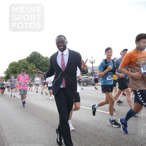 29.06.2025 - hella hamburg halbmarathon Jannik Wohlers http://msf.ph/oto/8152007 29.06.2025 10:37:52 Lombardsbrücke 1196, 1394, 1457, 1596, 1742, 1791, 1901, 1966, 2113, 2498, 2786, 3010, 3094, 3095, 3242, 3286, 3338, 3635, 3636, 3716, 3777, 4159, 4414, 4883, 5300, 5713, 5735, 6199, 6200, 6751, 6930, 7118, 7165, 7552, 7868, 7914, 8539, 8615, 8696, 8718, 9350, 9391, 9424, 9699, 10584, 11728, 11812, 12116, 12573, 12675, 12677, 12892, 13103, 13442, 13833, 14016, 14163, 14406, 15101, 15355, 15417, 15562, 16061, 16465, 16658, 16876, 16942, 17053, 18592 meine-sportfotos.de