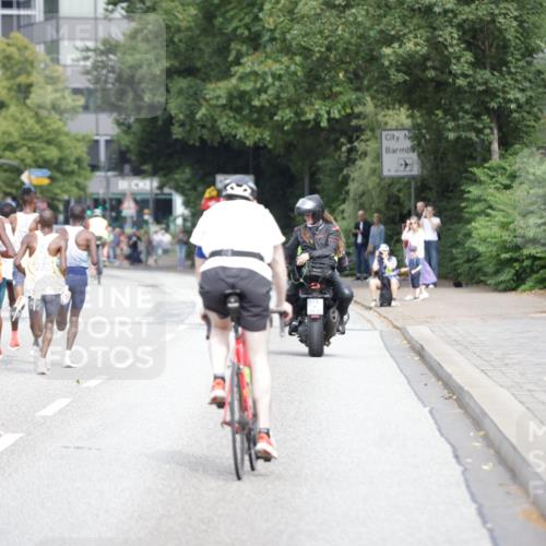 29.06.2025 - hella hamburg halbmarathon Jannik Wohlers http://msf.ph/oto/8152009 29.06.2025 09:31:07 Lombardsbrücke 1, 2, 4, 5, 6, 7, 8, 9, 10, 11, 13, 16, 22, 23, 25, 59 meine-sportfotos.de