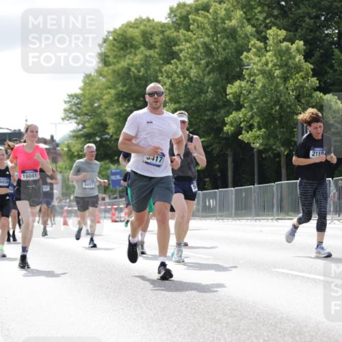 29.06.2025 - hella hamburg halbmarathon Jannik Wohlers http://msf.ph/oto/8152022 29.06.2025 10:15:05 Lombardsbrücke 1440, 2110, 2720, 2989, 3417, 4466, 4492, 4494, 5069, 5271, 5739, 6376, 6576, 7452, 7809, 7810, 8256, 9307, 9423, 9657, 9847, 9997, 10775, 10858, 12457, 12521, 12524, 13197, 13453, 13500, 14413, 14552, 15150, 15307, 15740, 16040, 16041, 16938, 17949, 18203, 18252, 18939, 19027 meine-sportfotos.de