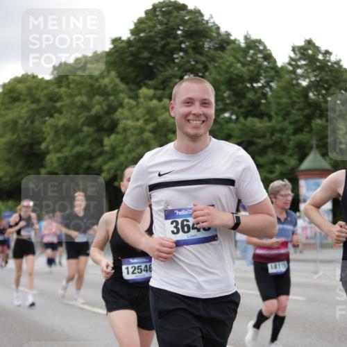 29.06.2025 - hella hamburg halbmarathon Jannik Wohlers http://msf.ph/oto/8152023 29.06.2025 10:51:59 Lombardsbrücke 2420, 2528, 3645, 4436, 4815, 5262, 5360, 6386, 6403, 6404, 6406, 6671, 7690, 7691, 7735, 7812, 8194, 8196, 9103, 9368, 9731, 10080, 10296, 10342, 10392, 10634, 10884, 11084, 11126, 11127, 11297, 11736, 11899, 11974, 12089, 12247, 12525, 12546, 12558, 13094, 13207, 13208, 13538, 13677, 14215, 14893, 15205, 16262, 16492, 16752, 16973, 17326, 17327, 18115, 18633, 18668, 18756, 18817 meine-sportfotos.de