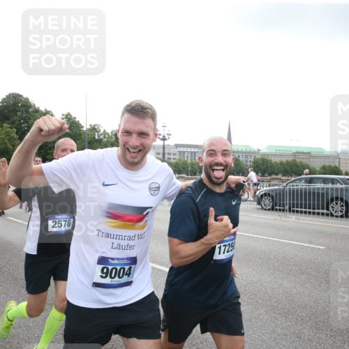 29.06.2025 - hella hamburg halbmarathon Jannik Wohlers http://msf.ph/oto/8152036 29.06.2025 10:38:15 Lombardsbrücke 56, 1721, 2576, 2660, 2693, 3216, 3323, 3726, 3927, 4028, 4139, 4155, 4259, 4260, 4316, 5085, 5089, 5155, 5617, 5684, 5913, 6695, 6696, 6875, 7117, 7148, 7263, 7371, 7561, 7692, 7849, 8367, 8583, 8635, 8747, 9004, 9455, 11635, 11697, 12072, 12075, 12577, 13000, 13200, 13823, 14096, 15644, 15755, 16174, 16181, 16214, 16346, 17091, 17250, 17333, 17478, 18050, 18471, 18709 meine-sportfotos.de
