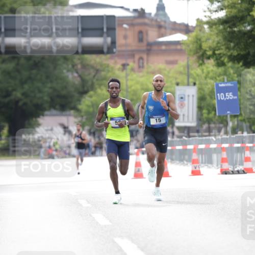 29.06.2025 - hella hamburg halbmarathon Jannik Wohlers http://msf.ph/oto/8152048 29.06.2025 09:31:11 Lombardsbrücke 1, 2, 4, 5, 6, 7, 8, 9, 10, 11, 13, 16, 22, 23, 25, 59 meine-sportfotos.de