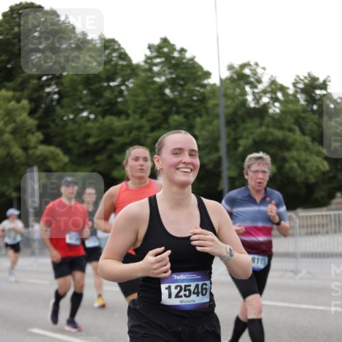 29.06.2025 - hella hamburg halbmarathon Jannik Wohlers http://msf.ph/oto/8152054 29.06.2025 10:52:00 Lombardsbrücke 2420, 2528, 3645, 4815, 5262, 5360, 6386, 6403, 6404, 6406, 6671, 7690, 7691, 7735, 7812, 8194, 8196, 9068, 9103, 9368, 9731, 10080, 10296, 10342, 10392, 10634, 10884, 10928, 11084, 11297, 11736, 11899, 11974, 12089, 12247, 12525, 12546, 12558, 13094, 13207, 13208, 13538, 13677, 14215, 14893, 15205, 16262, 16492, 16752, 16973, 17326, 17327, 18115, 18633, 18668, 18756, 18817 meine-sportfotos.de