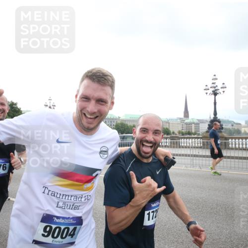 29.06.2025 - hella hamburg halbmarathon Jannik Wohlers http://msf.ph/oto/8152057 29.06.2025 10:38:16 Lombardsbrücke 56, 1721, 2576, 2660, 2693, 3216, 3323, 3726, 3927, 4028, 4139, 4155, 4259, 4260, 4316, 5617, 5684, 5913, 6695, 6696, 6875, 7148, 7263, 7371, 7561, 7692, 7849, 8367, 8583, 8635, 8747, 9004, 9455, 11059, 11635, 11697, 12072, 12075, 12577, 13000, 13823, 14096, 15644, 15755, 16174, 16181, 16214, 16346, 17250, 17333, 17478, 18050, 18471, 18504, 18709 meine-sportfotos.de