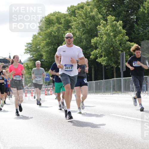 29.06.2025 - hella hamburg halbmarathon Jannik Wohlers http://msf.ph/oto/8152058 29.06.2025 10:15:06 Lombardsbrücke 1440, 2110, 2720, 2989, 3417, 4466, 4492, 4494, 5069, 5271, 5739, 6376, 6576, 7452, 7809, 7810, 8256, 9307, 9423, 9657, 9997, 10775, 10858, 12457, 12521, 12524, 13197, 13453, 13500, 14413, 14552, 15150, 15307, 15740, 16040, 16041, 16938, 17949, 18203, 18252, 19027 meine-sportfotos.de