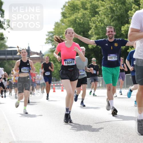 29.06.2025 - hella hamburg halbmarathon Jannik Wohlers http://msf.ph/oto/8152062 29.06.2025 10:15:07 Lombardsbrücke 1440, 2110, 2720, 2989, 3417, 4466, 4492, 4494, 5069, 5739, 6376, 6576, 7809, 7810, 9307, 9423, 9657, 9997, 10775, 10858, 12457, 12521, 13197, 13453, 13500, 14413, 14552, 14630, 15150, 15307, 15740, 16040, 16041, 16938, 17949, 18150, 18203, 18252, 19027 meine-sportfotos.de