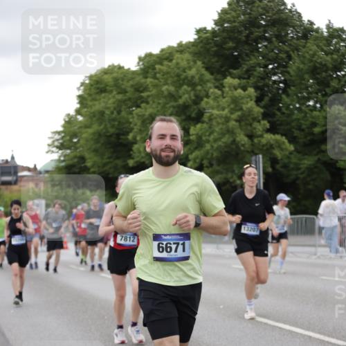 29.06.2025 - hella hamburg halbmarathon Jannik Wohlers http://msf.ph/oto/8152093 29.06.2025 10:52:01 Lombardsbrücke 2420, 2528, 3645, 4815, 5262, 5360, 6386, 6403, 6404, 6406, 6671, 7690, 7691, 7735, 7812, 9068, 9070, 9103, 9368, 9731, 10080, 10296, 10392, 10634, 10884, 10928, 11084, 11297, 11736, 11899, 11974, 12089, 12247, 12546, 12558, 13094, 13207, 13208, 13538, 13677, 14893, 15205, 16262, 16492, 16752, 16973, 17002, 17326, 17327, 18115, 18633, 18668, 18756, 18817 meine-sportfotos.de