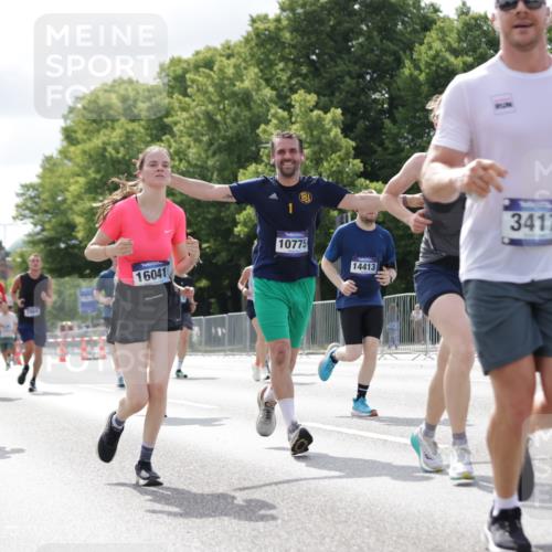 29.06.2025 - hella hamburg halbmarathon Jannik Wohlers http://msf.ph/oto/8152095 29.06.2025 10:15:08 Lombardsbrücke 1440, 2110, 2720, 2989, 3417, 4466, 4492, 4494, 5069, 5739, 6376, 6576, 7809, 7810, 9307, 9423, 9657, 9997, 10108, 10775, 10858, 12457, 12521, 13197, 13453, 13500, 14413, 14552, 14630, 15150, 15307, 15740, 16040, 16041, 16938, 17949, 18150, 18203, 18252, 19027 meine-sportfotos.de