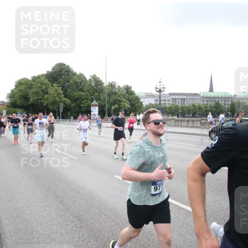 29.06.2025 - hella hamburg halbmarathon Jannik Wohlers http://msf.ph/oto/8152096 29.06.2025 10:39:14 Lombardsbrücke 2578, 2976, 3046, 4298, 4609, 4752, 5045, 5701, 6321, 6427, 6428, 6719, 6726, 6739, 6748, 7053, 7125, 7199, 7429, 7684, 8995, 9569, 9698, 9747, 9777, 10441, 10512, 10626, 10627, 10666, 10714, 10833, 10888, 11461, 11664, 11982, 12150, 12217, 12631, 12680, 13178, 13495, 14111, 14114, 14674, 14882, 15265, 15433, 15494, 16178, 17379, 17407, 17634, 17666, 17695, 18944, 19121 meine-sportfotos.de