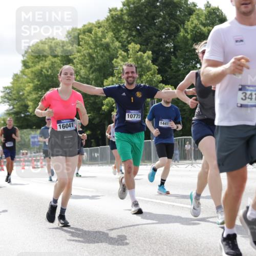 29.06.2025 - hella hamburg halbmarathon Jannik Wohlers http://msf.ph/oto/8152100 29.06.2025 10:15:08 Lombardsbrücke 1440, 2110, 2720, 2989, 3417, 4466, 4492, 4494, 5069, 5739, 6376, 6576, 7809, 7810, 9307, 9423, 9657, 9997, 10108, 10775, 10858, 12457, 12521, 13197, 13453, 13500, 14413, 14552, 14630, 15150, 15307, 15740, 16040, 16041, 16938, 17949, 18150, 18203, 18252, 19027 meine-sportfotos.de