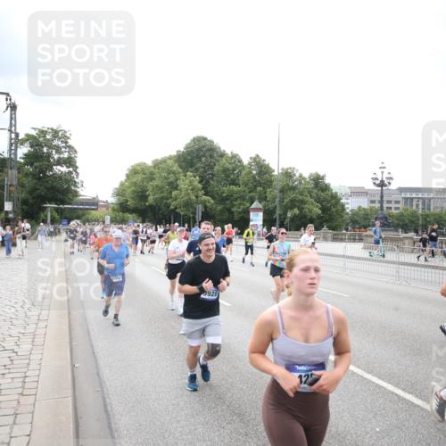 29.06.2025 - hella hamburg halbmarathon Jannik Wohlers http://msf.ph/oto/8152108 29.06.2025 10:41:00 Lombardsbrücke 1536, 1542, 2229, 2258, 3344, 3532, 3533, 3623, 4412, 4415, 4610, 5688, 5689, 5928, 5942, 6250, 6793, 6894, 7022, 7023, 7821, 8293, 8385, 8586, 8878, 8992, 10181, 10348, 10483, 11166, 11209, 11437, 11438, 12481, 13018, 13299, 13373, 13622, 13877, 14037, 14253, 14376, 14483, 14608, 14725, 15076, 15224, 16021, 16260, 16550, 16559, 16846, 17370, 17684, 18814, 18888, 18900 meine-sportfotos.de