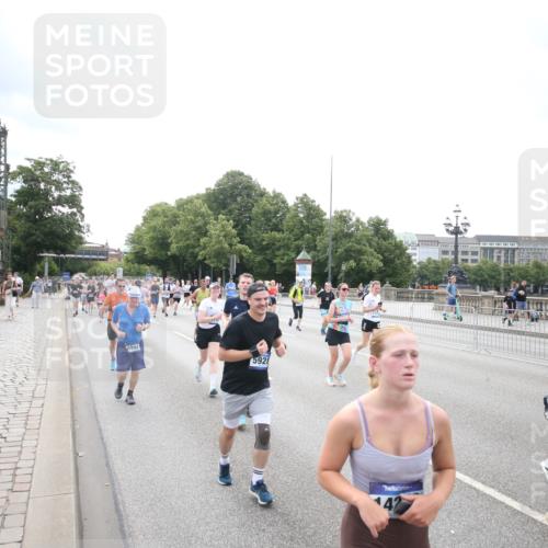 29.06.2025 - hella hamburg halbmarathon Jannik Wohlers http://msf.ph/oto/8152113 29.06.2025 10:41:00 Lombardsbrücke 1536, 1542, 2229, 2258, 3344, 3532, 3533, 3623, 4412, 4415, 4610, 5688, 5689, 5928, 5942, 6250, 6793, 6894, 7022, 7023, 7821, 8293, 8385, 8586, 8878, 8992, 10181, 10348, 10483, 11166, 11209, 11437, 11438, 12481, 13018, 13299, 13373, 13622, 13877, 14037, 14253, 14376, 14483, 14608, 14725, 15076, 15224, 16021, 16260, 16550, 16559, 16846, 17370, 17684, 18814, 18888, 18900 meine-sportfotos.de