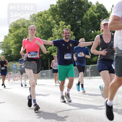 29.06.2025 - hella hamburg halbmarathon Jannik Wohlers http://msf.ph/oto/8152117 29.06.2025 10:15:08 Lombardsbrücke 1440, 2110, 2720, 2989, 3417, 4466, 4492, 4494, 5069, 5739, 6376, 6576, 7809, 7810, 9307, 9423, 9657, 9997, 10108, 10775, 10858, 12457, 12521, 13197, 13453, 13500, 14413, 14552, 14630, 15150, 15307, 15740, 16040, 16041, 16938, 17949, 18150, 18203, 18252, 19027 meine-sportfotos.de