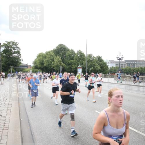 29.06.2025 - hella hamburg halbmarathon Jannik Wohlers http://msf.ph/oto/8152118 29.06.2025 10:41:00 Lombardsbrücke 1536, 1542, 2229, 2258, 3344, 3532, 3533, 3623, 4412, 4415, 4610, 5688, 5689, 5928, 5942, 6250, 6793, 6894, 7022, 7023, 7821, 8293, 8385, 8586, 8878, 8992, 10181, 10348, 10483, 11166, 11209, 11437, 11438, 12481, 13018, 13299, 13373, 13622, 13877, 14037, 14253, 14376, 14483, 14608, 14725, 15076, 15224, 16021, 16260, 16550, 16559, 16846, 17370, 17684, 18814, 18888, 18900 meine-sportfotos.de