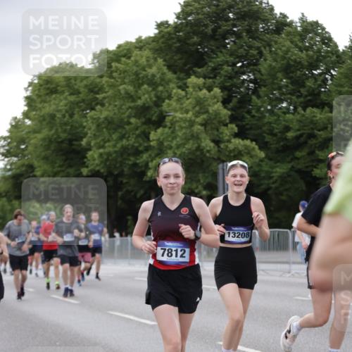 29.06.2025 - hella hamburg halbmarathon Jannik Wohlers http://msf.ph/oto/8152122 29.06.2025 10:52:02 Lombardsbrücke 2420, 2528, 2983, 3645, 4815, 5262, 5360, 6386, 6403, 6671, 7511, 7690, 7691, 7735, 7812, 9068, 9070, 9103, 9368, 9731, 10080, 10296, 10392, 10634, 10884, 10928, 11084, 11297, 11736, 11899, 11974, 12089, 12247, 12546, 12558, 13094, 13207, 13208, 13305, 13538, 13677, 14424, 14893, 15205, 16262, 16492, 16752, 16973, 17002, 17326, 17327, 18115, 18633, 18668, 18756, 18817 meine-sportfotos.de