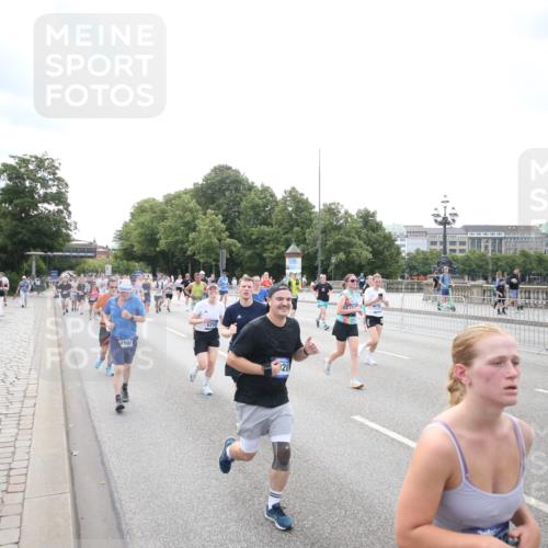 29.06.2025 - hella hamburg halbmarathon Jannik Wohlers http://msf.ph/oto/8152123 29.06.2025 10:41:00 Lombardsbrücke 1536, 1542, 2229, 2258, 3344, 3532, 3533, 3623, 4412, 4415, 4610, 5688, 5689, 5928, 5942, 6250, 6793, 6894, 7022, 7023, 7821, 8293, 8385, 8586, 8878, 8992, 10181, 10348, 10483, 11166, 11209, 11437, 11438, 12481, 13018, 13299, 13373, 13622, 13877, 14037, 14253, 14376, 14483, 14608, 14725, 15076, 15224, 16021, 16260, 16550, 16559, 16846, 17370, 17684, 18814, 18888, 18900 meine-sportfotos.de