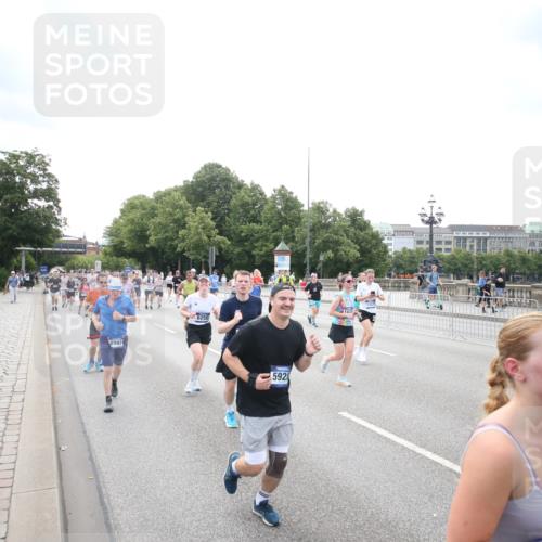29.06.2025 - hella hamburg halbmarathon Jannik Wohlers http://msf.ph/oto/8152126 29.06.2025 10:41:00 Lombardsbrücke 1536, 1542, 2229, 2258, 3344, 3532, 3533, 3623, 4412, 4415, 4610, 5688, 5689, 5928, 5942, 6250, 6793, 6894, 7022, 7023, 7821, 8293, 8385, 8586, 8878, 8992, 10181, 10348, 10483, 11166, 11209, 11437, 11438, 12481, 13018, 13299, 13373, 13622, 13877, 14037, 14253, 14376, 14483, 14608, 14725, 15076, 15224, 16021, 16260, 16550, 16559, 16846, 17370, 17684, 18814, 18888, 18900 meine-sportfotos.de