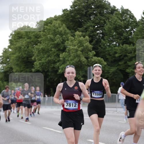 29.06.2025 - hella hamburg halbmarathon Jannik Wohlers http://msf.ph/oto/8152129 29.06.2025 10:52:03 Lombardsbrücke 2420, 2528, 2983, 3645, 4815, 5262, 5360, 6386, 6671, 7511, 7690, 7691, 7735, 7812, 9068, 9070, 9103, 9368, 9731, 10080, 10296, 10392, 10634, 10884, 10928, 11084, 11297, 11736, 11899, 11974, 12247, 12546, 12558, 13094, 13207, 13208, 13305, 13677, 14424, 14893, 15205, 15906, 16262, 16492, 16752, 16973, 17002, 17326, 17327, 18115, 18633, 18668, 18751, 18756, 18817 meine-sportfotos.de