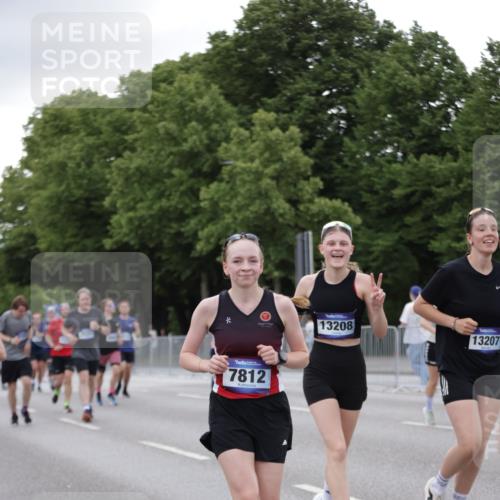 29.06.2025 - hella hamburg halbmarathon Jannik Wohlers http://msf.ph/oto/8152133 29.06.2025 10:52:03 Lombardsbrücke 2420, 2528, 2983, 3645, 4815, 5262, 5360, 6386, 6671, 7511, 7690, 7691, 7735, 7812, 9068, 9070, 9103, 9368, 9731, 10080, 10296, 10392, 10634, 10884, 10928, 11084, 11297, 11736, 11899, 11974, 12247, 12546, 12558, 13094, 13207, 13208, 13305, 13677, 14424, 14893, 15205, 15906, 16262, 16492, 16752, 16973, 17002, 17326, 17327, 18115, 18633, 18668, 18751, 18756, 18817 meine-sportfotos.de