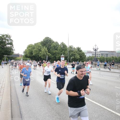 29.06.2025 - hella hamburg halbmarathon Jannik Wohlers http://msf.ph/oto/8152146 29.06.2025 10:41:01 Lombardsbrücke 1536, 1542, 2153, 2229, 2258, 3344, 3532, 3533, 3623, 4415, 4610, 5688, 5689, 5928, 5942, 6250, 6793, 6894, 7022, 7023, 7821, 8293, 8385, 8586, 8992, 10181, 10348, 10483, 11166, 11209, 11437, 11438, 12481, 13018, 13299, 13373, 13622, 13877, 14037, 14376, 14483, 14608, 14725, 15224, 16021, 16260, 16550, 16559, 16846, 17370, 17684, 18814, 18888, 18900 meine-sportfotos.de