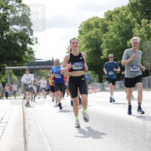 29.06.2025 - hella hamburg halbmarathon Jannik Wohlers http://msf.ph/oto/8152147 29.06.2025 10:15:09 Lombardsbrücke 1440, 2110, 2720, 2989, 3417, 4466, 4492, 4494, 5069, 5739, 6376, 6576, 7809, 7810, 9192, 9307, 9423, 9657, 10108, 10775, 10858, 12457, 12521, 13197, 13453, 13500, 14413, 14552, 14630, 15150, 15307, 15740, 16040, 16041, 16938, 17949, 18150, 18203, 18252, 19027 meine-sportfotos.de