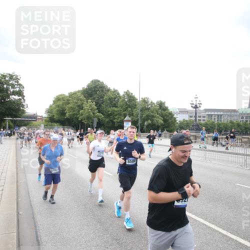 29.06.2025 - hella hamburg halbmarathon Jannik Wohlers http://msf.ph/oto/8152149 29.06.2025 10:41:01 Lombardsbrücke 1536, 1542, 2153, 2229, 2258, 3344, 3532, 3533, 3623, 4415, 4610, 5688, 5689, 5928, 5942, 6250, 6793, 6894, 7022, 7023, 7821, 8293, 8385, 8586, 8992, 10181, 10348, 10483, 11166, 11209, 11437, 11438, 12481, 13018, 13299, 13373, 13622, 13877, 14037, 14376, 14483, 14608, 14725, 15224, 16021, 16260, 16550, 16559, 16846, 17370, 17684, 18814, 18888, 18900 meine-sportfotos.de