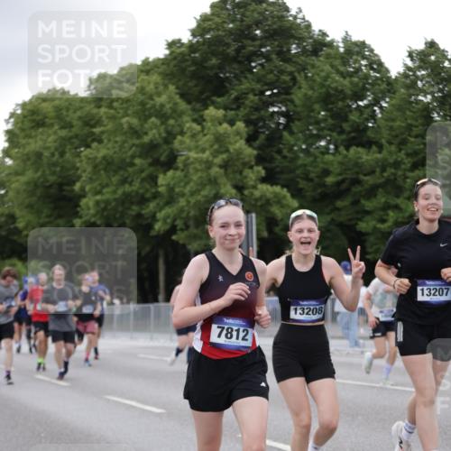 29.06.2025 - hella hamburg halbmarathon Jannik Wohlers http://msf.ph/oto/8152151 29.06.2025 10:52:03 Lombardsbrücke 2420, 2528, 2983, 3645, 4815, 5262, 5360, 6386, 6671, 7511, 7690, 7691, 7735, 7812, 9068, 9070, 9103, 9368, 9731, 10080, 10296, 10392, 10634, 10884, 10928, 11084, 11297, 11736, 11899, 11974, 12247, 12546, 12558, 13094, 13207, 13208, 13305, 13677, 14424, 14893, 15205, 15906, 16262, 16492, 16752, 16973, 17002, 17326, 17327, 18115, 18633, 18668, 18751, 18756, 18817 meine-sportfotos.de