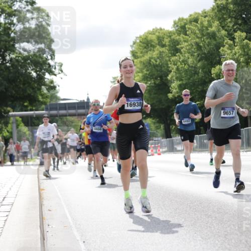 29.06.2025 - hella hamburg halbmarathon Jannik Wohlers http://msf.ph/oto/8152152 29.06.2025 10:15:09 Lombardsbrücke 1440, 2110, 2720, 2989, 3417, 4466, 4492, 4494, 5069, 5739, 6376, 6576, 7809, 7810, 9192, 9307, 9423, 9657, 10108, 10775, 10858, 12457, 12521, 13197, 13453, 13500, 14413, 14552, 14630, 15150, 15307, 15740, 16040, 16041, 16938, 17949, 18150, 18203, 18252, 19027 meine-sportfotos.de
