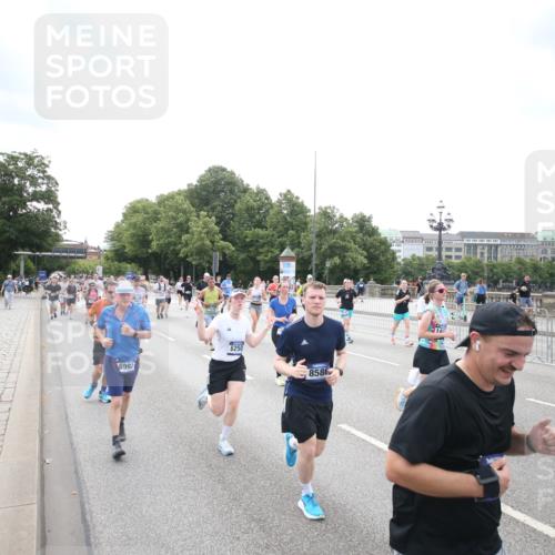 29.06.2025 - hella hamburg halbmarathon Jannik Wohlers http://msf.ph/oto/8152159 29.06.2025 10:41:01 Lombardsbrücke 1536, 1542, 2153, 2229, 2258, 3344, 3532, 3533, 3623, 4415, 4610, 5688, 5689, 5928, 5942, 6250, 6793, 6894, 7022, 7023, 7821, 8293, 8385, 8586, 8992, 10181, 10348, 10483, 11166, 11209, 11437, 11438, 12481, 13018, 13299, 13373, 13622, 13877, 14037, 14376, 14483, 14608, 14725, 15224, 16021, 16260, 16550, 16559, 16846, 17370, 17684, 18814, 18888, 18900 meine-sportfotos.de