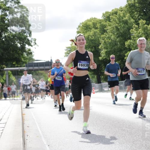 29.06.2025 - hella hamburg halbmarathon Jannik Wohlers http://msf.ph/oto/8152162 29.06.2025 10:15:09 Lombardsbrücke 1440, 2110, 2720, 2989, 3417, 4466, 4492, 4494, 5069, 5739, 6376, 6576, 7809, 7810, 9192, 9307, 9423, 9657, 10108, 10775, 10858, 12457, 12521, 13197, 13453, 13500, 14413, 14552, 14630, 15150, 15307, 15740, 16040, 16041, 16938, 17949, 18150, 18203, 18252, 19027 meine-sportfotos.de
