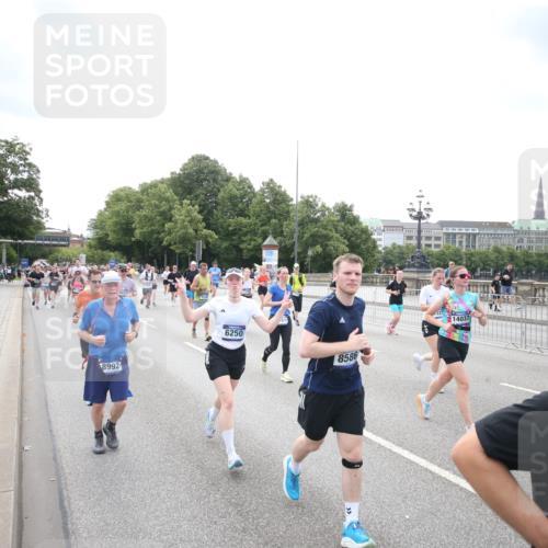 29.06.2025 - hella hamburg halbmarathon Jannik Wohlers http://msf.ph/oto/8152175 29.06.2025 10:41:01 Lombardsbrücke 1536, 1542, 2153, 2229, 2258, 3344, 3532, 3533, 3623, 4415, 4610, 5688, 5689, 5928, 5942, 6250, 6793, 6894, 7022, 7023, 7821, 8293, 8385, 8586, 8992, 10181, 10348, 10483, 11166, 11209, 11437, 11438, 12481, 13018, 13299, 13373, 13622, 13877, 14037, 14376, 14483, 14608, 14725, 15224, 16021, 16260, 16550, 16559, 16846, 17370, 17684, 18814, 18888, 18900 meine-sportfotos.de