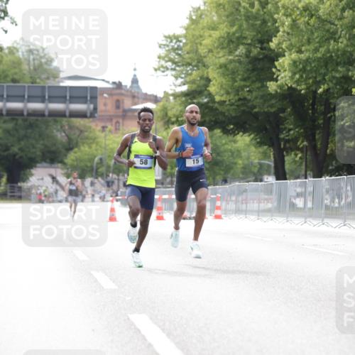 29.06.2025 - hella hamburg halbmarathon Jannik Wohlers http://msf.ph/oto/8152180 29.06.2025 09:31:13 Lombardsbrücke 1, 2, 4, 5, 6, 7, 8, 9, 10, 11, 13, 15, 16, 22, 23, 25, 58, 59 meine-sportfotos.de