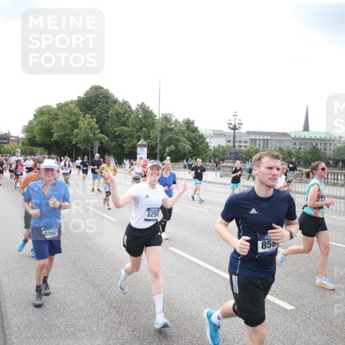 29.06.2025 - hella hamburg halbmarathon Jannik Wohlers http://msf.ph/oto/8152204 29.06.2025 10:41:02 Lombardsbrücke 1314, 1536, 1542, 2153, 2229, 2258, 3344, 3532, 3533, 3623, 4415, 4610, 5688, 5689, 5928, 5942, 6250, 6793, 6894, 7022, 7023, 7821, 8293, 8586, 8992, 10181, 10348, 10483, 11166, 11209, 11437, 11438, 11482, 12481, 13018, 13299, 13373, 13444, 13622, 13877, 14037, 14376, 14483, 14608, 14725, 15224, 16021, 16260, 16550, 16559, 16846, 17370, 17684, 18814, 18888, 18900 meine-sportfotos.de