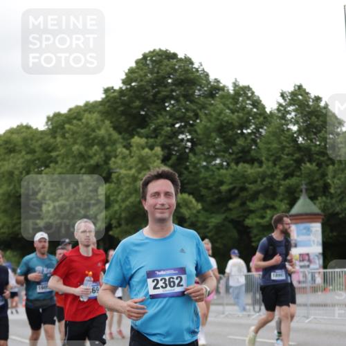 29.06.2025 - hella hamburg halbmarathon Jannik Wohlers http://msf.ph/oto/8152214 29.06.2025 10:52:18 Lombardsbrücke 1369, 1826, 2146, 2362, 2420, 2983, 3140, 3227, 4591, 4729, 5360, 7032, 7511, 7737, 8641, 9068, 9070, 10055, 10392, 10600, 10879, 10928, 10981, 12994, 13305, 14009, 14424, 14643, 14704, 14827, 14897, 15438, 15439, 15447, 15867, 15906, 16053, 16056, 16794, 16984, 17002, 17050, 17359, 17896, 18106, 18205, 18645, 18751, 18997, 19063, 19097 meine-sportfotos.de