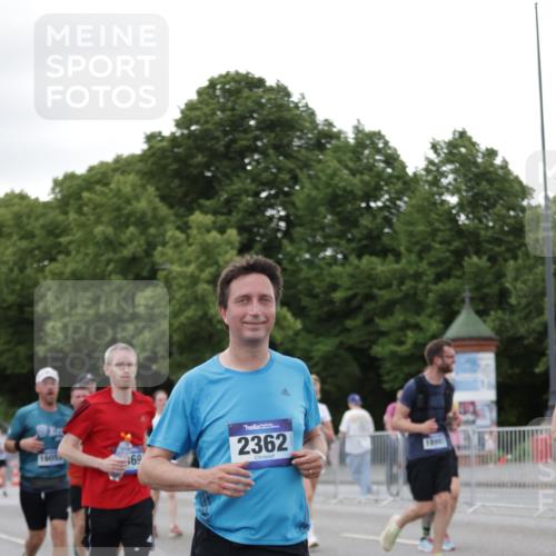 29.06.2025 - hella hamburg halbmarathon Jannik Wohlers http://msf.ph/oto/8152219 29.06.2025 10:52:18 Lombardsbrücke 1369, 1826, 2146, 2362, 2420, 2983, 3140, 3227, 4591, 4729, 5360, 7032, 7511, 7737, 8641, 9068, 9070, 10055, 10392, 10600, 10879, 10928, 10981, 12994, 13305, 14009, 14424, 14643, 14704, 14827, 14897, 15438, 15439, 15447, 15867, 15906, 16053, 16056, 16794, 16984, 17002, 17050, 17359, 17896, 18106, 18205, 18645, 18751, 18997, 19063, 19097 meine-sportfotos.de