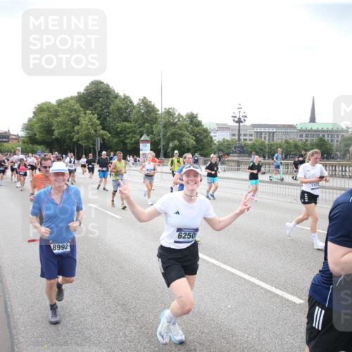 29.06.2025 - hella hamburg halbmarathon Jannik Wohlers http://msf.ph/oto/8152224 29.06.2025 10:41:02 Lombardsbrücke 1314, 1536, 1542, 2153, 2229, 2258, 3344, 3532, 3533, 3623, 4415, 4610, 5688, 5689, 5928, 5942, 6250, 6793, 6894, 7022, 7023, 7821, 8293, 8586, 8992, 10181, 10348, 10483, 11166, 11209, 11437, 11438, 11482, 12481, 13018, 13299, 13373, 13444, 13622, 13877, 14037, 14376, 14483, 14608, 14725, 15224, 16021, 16260, 16550, 16559, 16846, 17370, 17684, 18814, 18888, 18900 meine-sportfotos.de