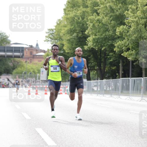29.06.2025 - hella hamburg halbmarathon Jannik Wohlers http://msf.ph/oto/8152232 29.06.2025 09:31:14 Lombardsbrücke 1, 2, 4, 5, 6, 7, 8, 9, 10, 11, 13, 15, 16, 22, 23, 25, 58, 59 meine-sportfotos.de