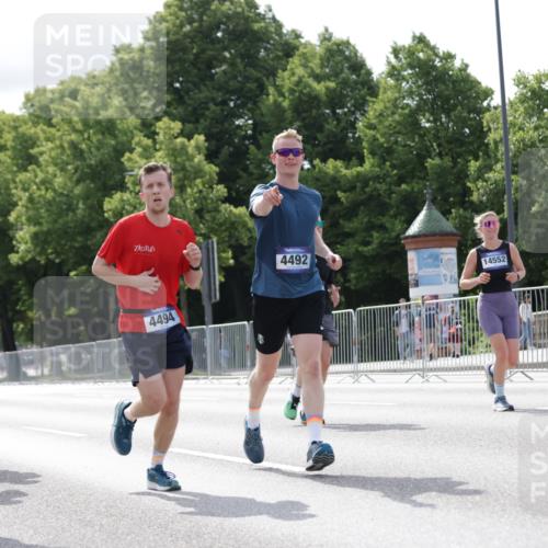 29.06.2025 - hella hamburg halbmarathon Jannik Wohlers http://msf.ph/oto/8152233 29.06.2025 10:15:11 Lombardsbrücke 1440, 2110, 2720, 2989, 3417, 4007, 4466, 4492, 4494, 5069, 5739, 6376, 6576, 7809, 9192, 9307, 9423, 9657, 10108, 10775, 10858, 12457, 12521, 13197, 13453, 13500, 13818, 14413, 14550, 14552, 14630, 15307, 16040, 16041, 16938, 17350, 17949, 18150, 18203, 18252 meine-sportfotos.de