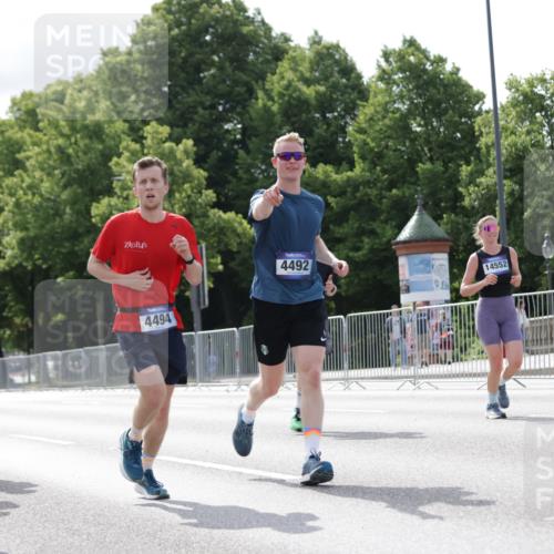 29.06.2025 - hella hamburg halbmarathon Jannik Wohlers http://msf.ph/oto/8152238 29.06.2025 10:15:11 Lombardsbrücke 1440, 2110, 2720, 2989, 3417, 4007, 4466, 4492, 4494, 5069, 5739, 6376, 6576, 7809, 9192, 9307, 9423, 9657, 10108, 10775, 10858, 12457, 12521, 13197, 13453, 13500, 13818, 14413, 14550, 14552, 14630, 15307, 16040, 16041, 16938, 17350, 17949, 18150, 18203, 18252 meine-sportfotos.de