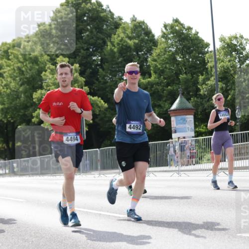 29.06.2025 - hella hamburg halbmarathon Jannik Wohlers http://msf.ph/oto/8152248 29.06.2025 10:15:11 Lombardsbrücke 1440, 2110, 2720, 2989, 3417, 4007, 4466, 4492, 4494, 5069, 5739, 6376, 6576, 7809, 9192, 9307, 9423, 9657, 10108, 10775, 10858, 12457, 12521, 13197, 13453, 13500, 13818, 14413, 14550, 14552, 14630, 15307, 16040, 16041, 16938, 17350, 17949, 18150, 18203, 18252 meine-sportfotos.de
