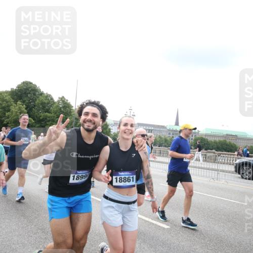 29.06.2025 - hella hamburg halbmarathon Jannik Wohlers http://msf.ph/oto/8152270 29.06.2025 10:41:20 Lombardsbrücke 1314, 1509, 1623, 1648, 1712, 2153, 4541, 4787, 5432, 6320, 6450, 6618, 7477, 7955, 7968, 8004, 8162, 8163, 8300, 8301, 8443, 8848, 8897, 9467, 9588, 11011, 11098, 11255, 11371, 11482, 11943, 12185, 12214, 12233, 12419, 13444, 13622, 13772, 14005, 14043, 14483, 14872, 14929, 14938, 15039, 15669, 15685, 15842, 15863, 16364, 16568, 17158, 17636, 18861, 18940, 18990, 19037, 19057, 19064 meine-sportfotos.de