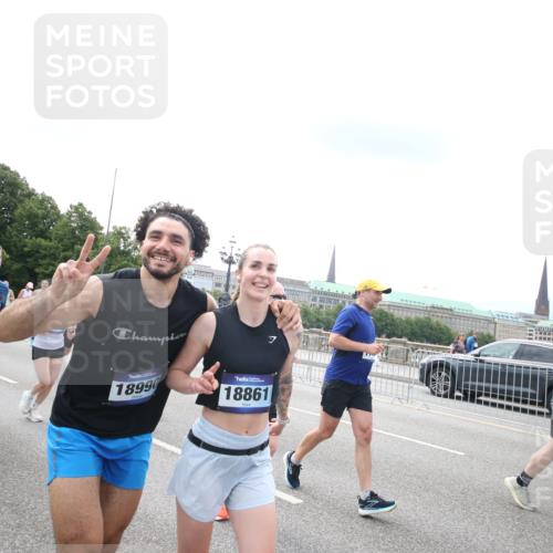 29.06.2025 - hella hamburg halbmarathon Jannik Wohlers http://msf.ph/oto/8152277 29.06.2025 10:41:20 Lombardsbrücke 1314, 1509, 1623, 1648, 1712, 2153, 4541, 4787, 5432, 6320, 6450, 6618, 7477, 7955, 7968, 8004, 8162, 8163, 8300, 8301, 8443, 8848, 8897, 9467, 9588, 11011, 11098, 11255, 11371, 11482, 11943, 12185, 12214, 12233, 12419, 13444, 13622, 13772, 14005, 14043, 14483, 14872, 14929, 14938, 15039, 15669, 15685, 15842, 15863, 16364, 16568, 17158, 17636, 18861, 18940, 18990, 19037, 19057, 19064 meine-sportfotos.de