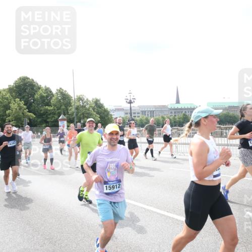 29.06.2025 - hella hamburg halbmarathon Jannik Wohlers http://msf.ph/oto/8152306 29.06.2025 10:42:01 Lombardsbrücke 1150, 1360, 1624, 1929, 1957, 1994, 2069, 2134, 2538, 2580, 3605, 3874, 4353, 4778, 4891, 4892, 5403, 5419, 5810, 6828, 6917, 7040, 7260, 7557, 7666, 8459, 8525, 8526, 8712, 8816, 9370, 9980, 10532, 10734, 10842, 10872, 10899, 11074, 11075, 11463, 11464, 11468, 11550, 11677, 12403, 12684, 12854, 12903, 12904, 13250, 13406, 13456, 13952, 13953, 14042, 14084, 14108, 14328, 14405, 14426, 14468, 14585, 14636, 14769, 15004, 15155, 15912, 15977, 16215, 16352 meine-sportfotos.de